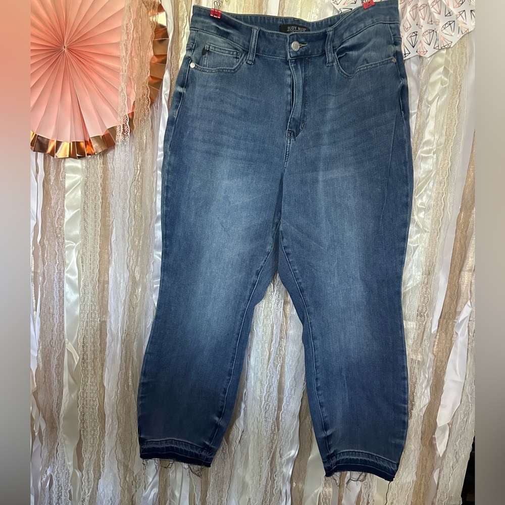 #28 Judy Blue 16w Boyfriend fit Unhemmed Raw cuffs SUPER CUTE